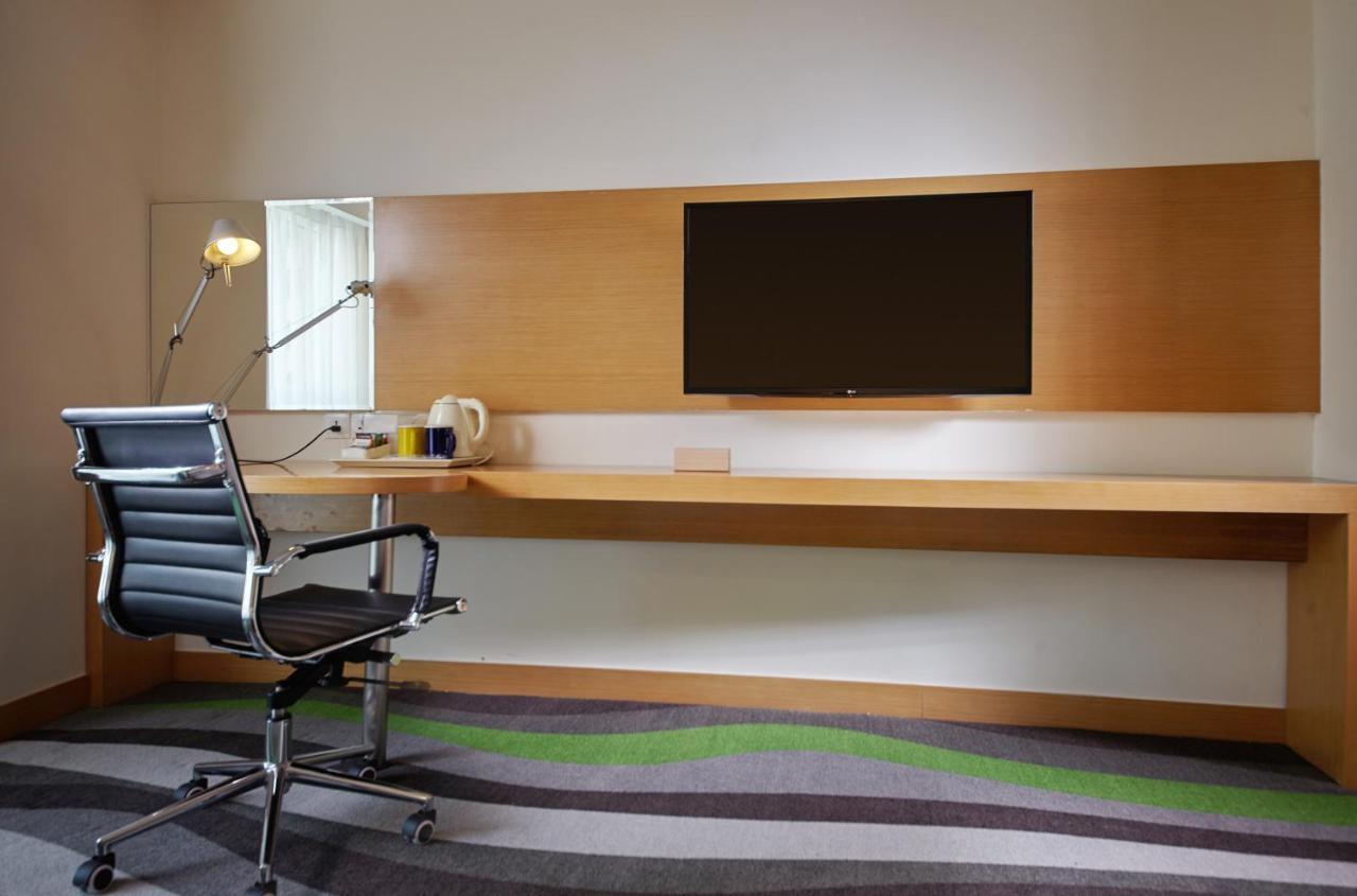 Holiday Inn Express Tangshan Downtown By Ihg Exterior foto