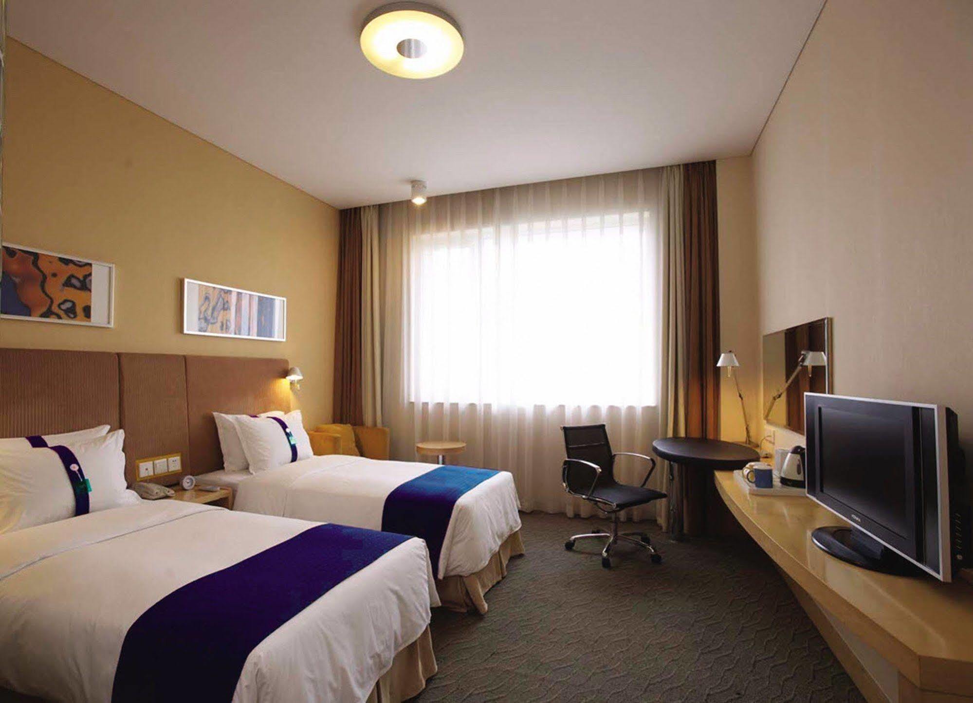 Holiday Inn Express Tangshan Downtown By Ihg Exterior foto